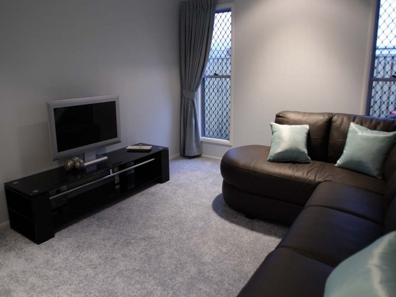 11 Hillock Crescent, Bushland Beach QLD 4818