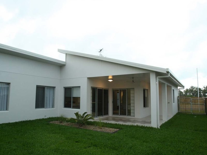 11 Hillock Crescent, Bushland Beach QLD 4818