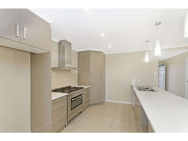 30 Ellenor Street, Mount Low QLD 4818