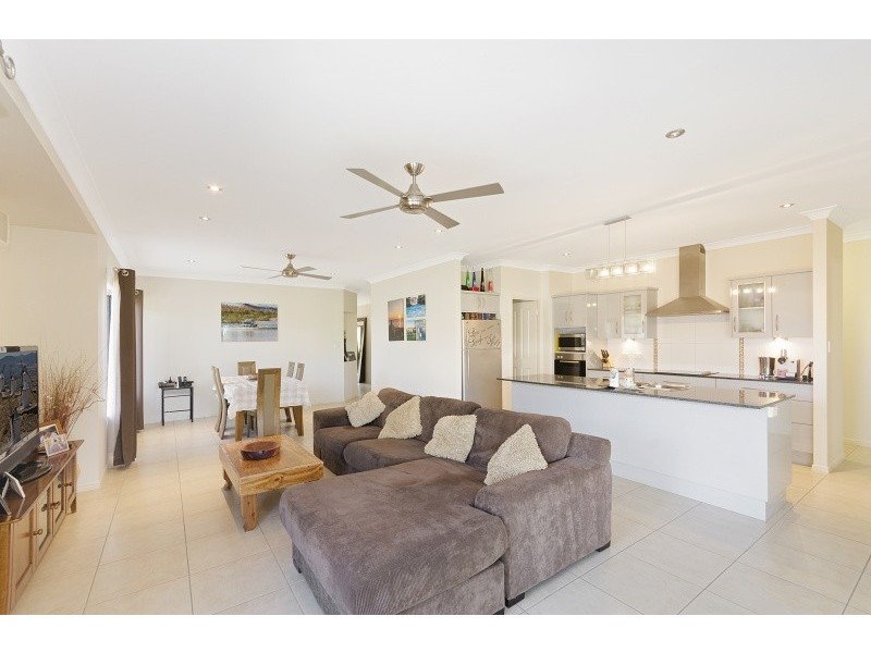 13 Dugong Court, Bushland Beach QLD 4818