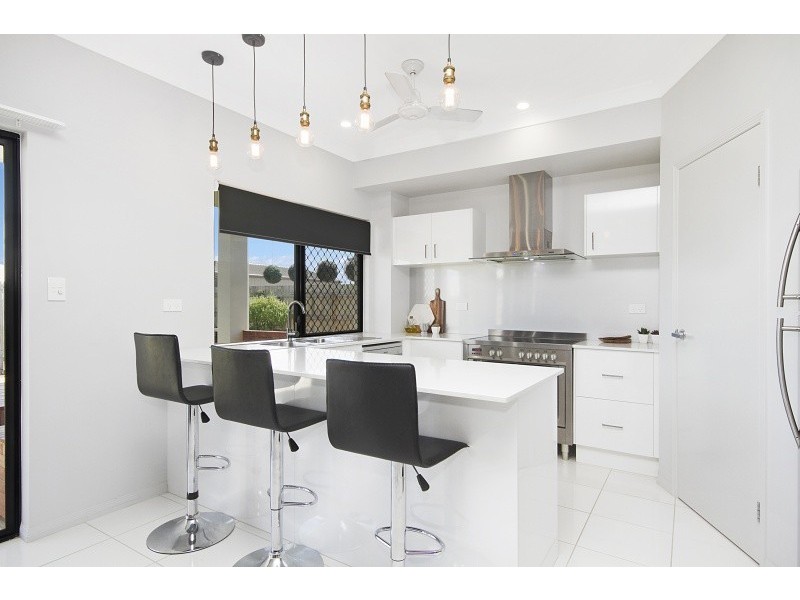 12 Fremont Street, Mount Low QLD 4818