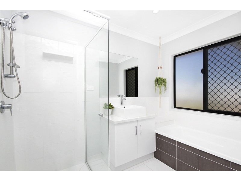 12 Fremont Street, Mount Low QLD 4818