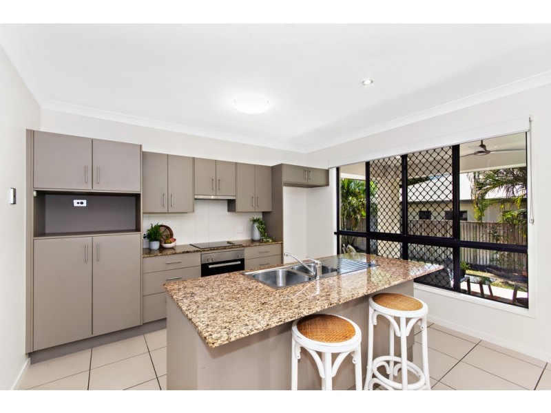 11 Rattray Street, Bushland Beach QLD 4818