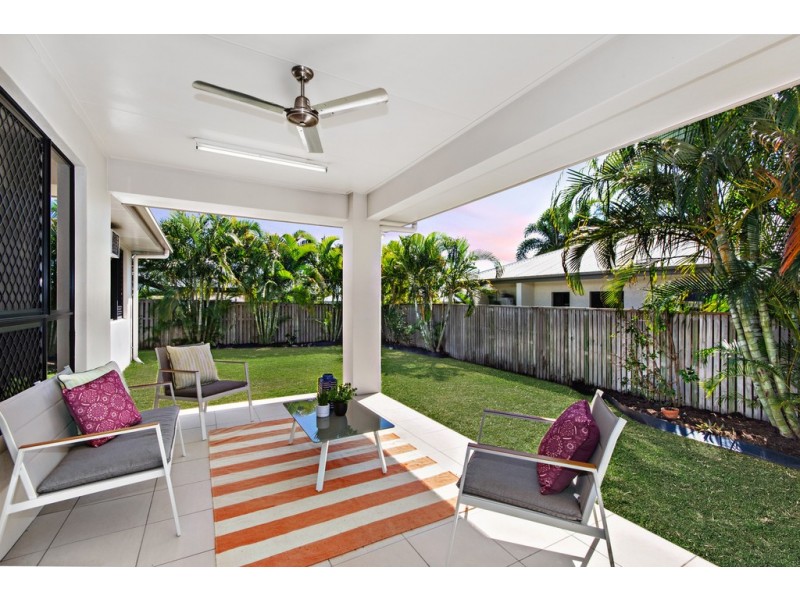 11 Rattray Street, Bushland Beach QLD 4818