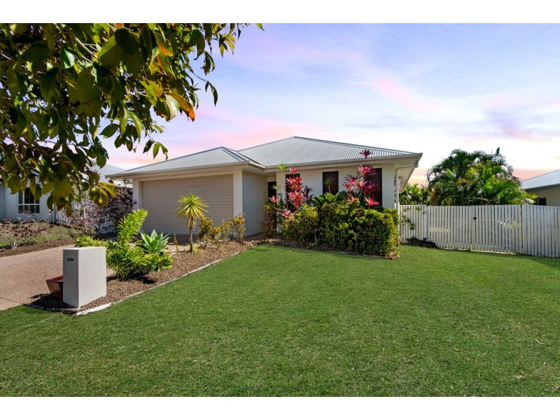 11 Rattray Street, Bushland Beach QLD 4818
