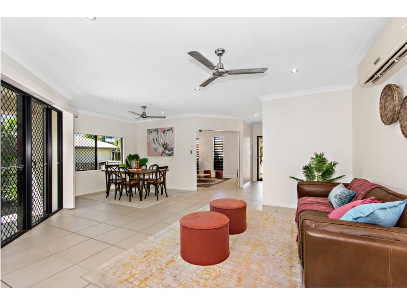 11 Rattray Street, Bushland Beach QLD 4818