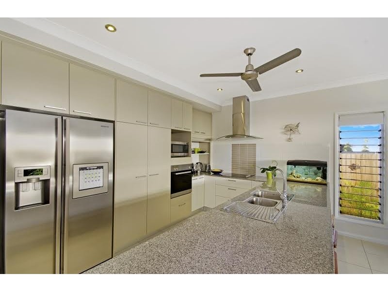 2 Dune Parade, Bushland Beach QLD 4818