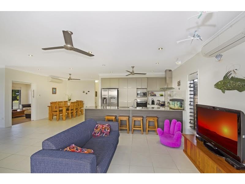 2 Dune Parade, Bushland Beach QLD 4818