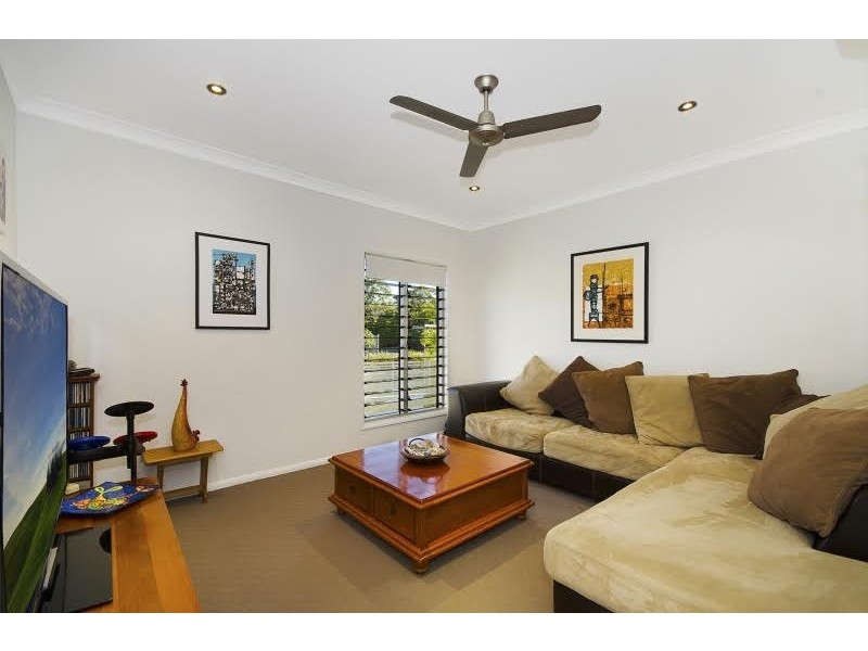 2 Dune Parade, Bushland Beach QLD 4818