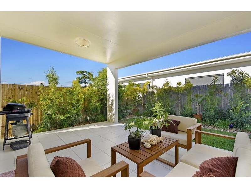 2 Dune Parade, Bushland Beach QLD 4818