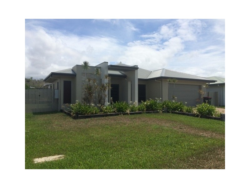 33 Hillock Street, Bushland Beach QLD 4818