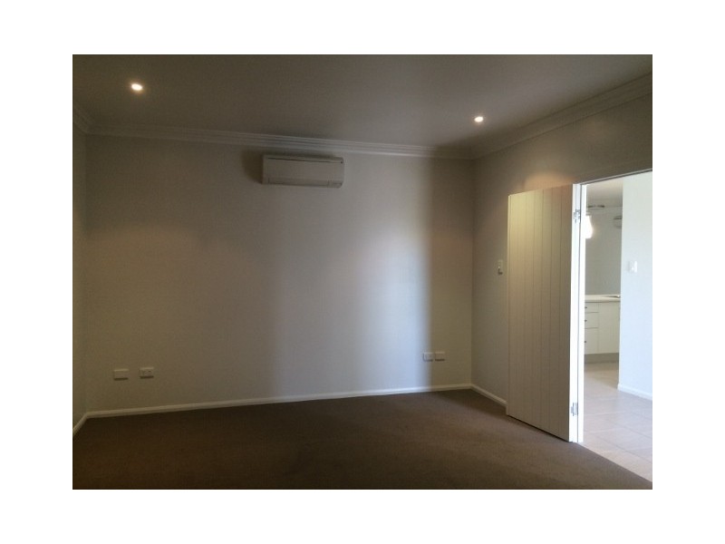 33 Hillock Street, Bushland Beach QLD 4818