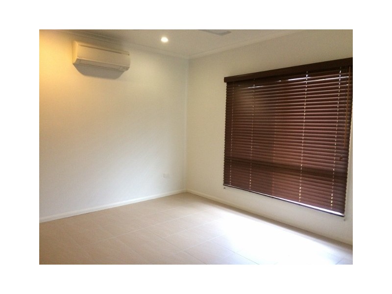 33 Hillock Street, Bushland Beach QLD 4818