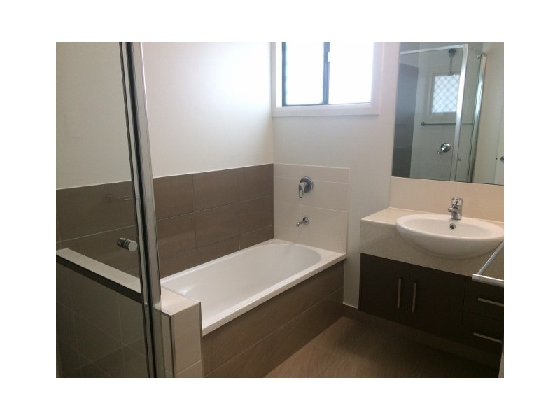 33 Hillock Street, Bushland Beach QLD 4818