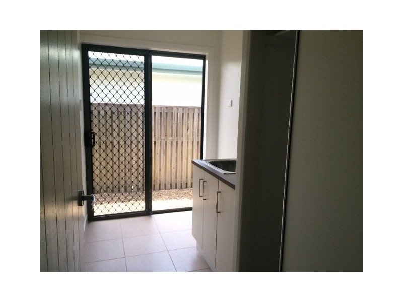 33 Hillock Street, Bushland Beach QLD 4818