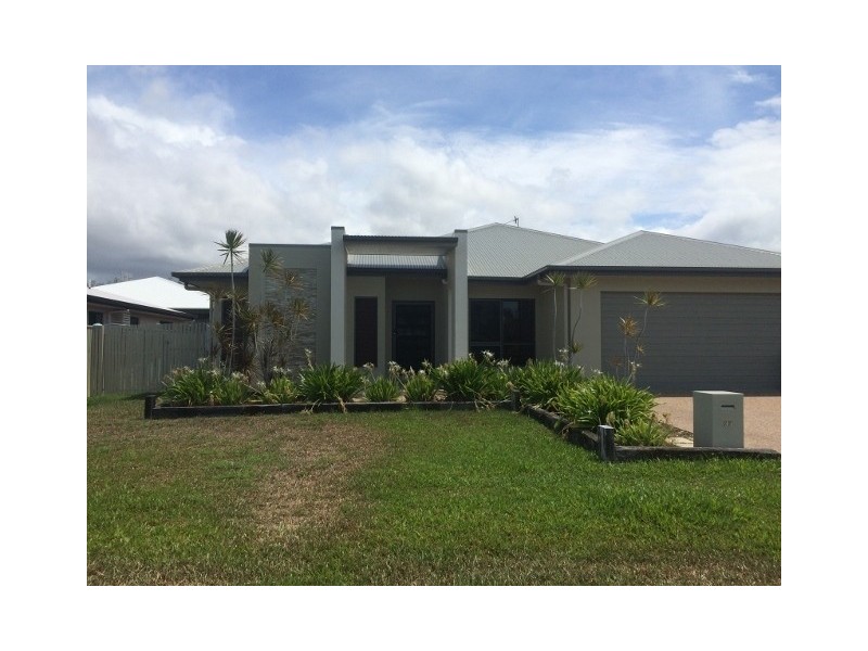 33 Hillock Street, Bushland Beach QLD 4818