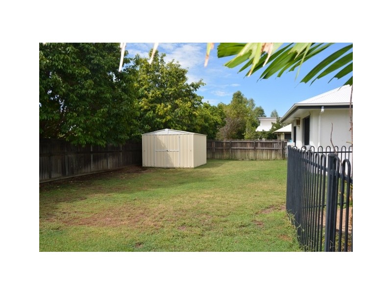 24 Seabrook Circuit, Bushland Beach QLD 4818