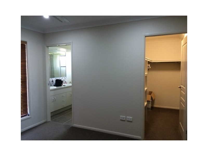 18 Dragon Flower, Mount Low QLD 4818