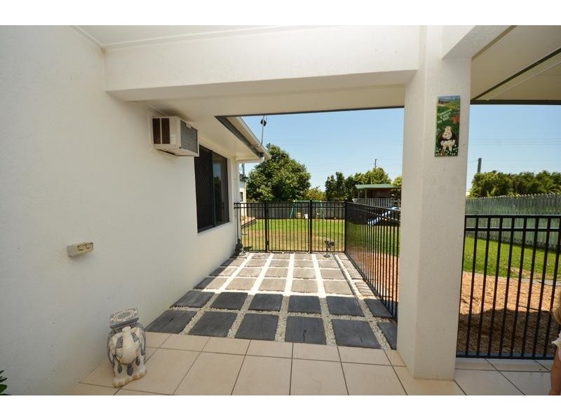 24 Hilton Way, Mount Louisa QLD 4814