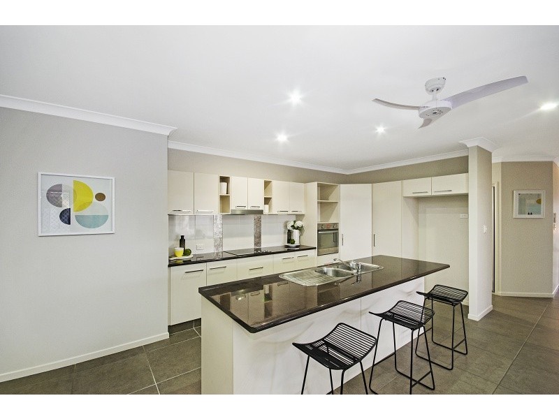 10 Balladonia Avenue, Mount Low QLD 4818