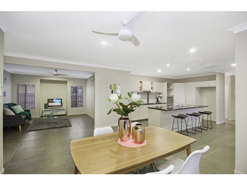 10 Balladonia Avenue, Mount Low QLD 4818