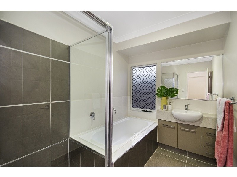 10 Balladonia Avenue, Mount Low QLD 4818