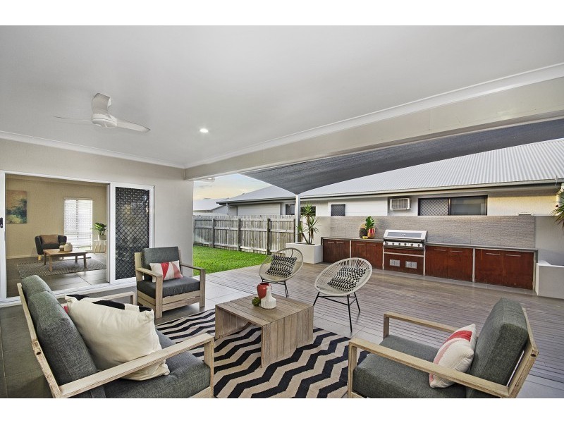 10 Balladonia Avenue, Mount Low QLD 4818