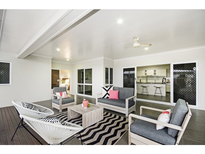 10 Balladonia Avenue, Mount Low QLD 4818