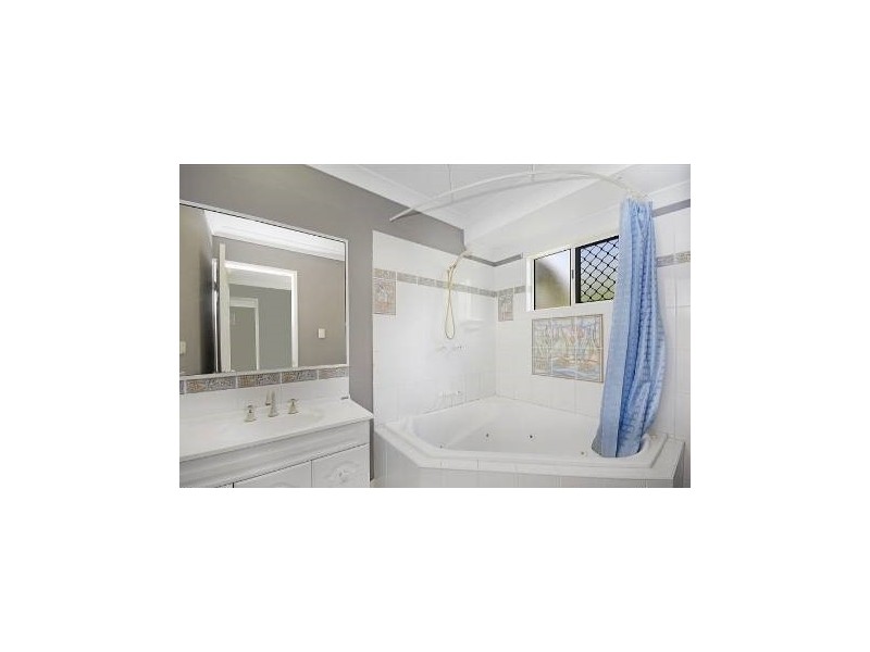 18 Luke Court, Bushland Beach QLD 4818