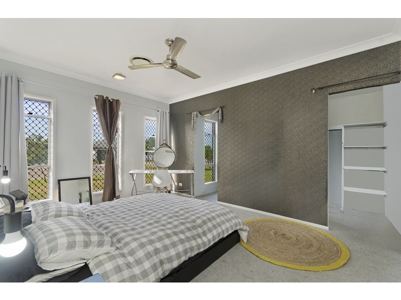 11 Hillock Crescent, Bushland Beach QLD 4818