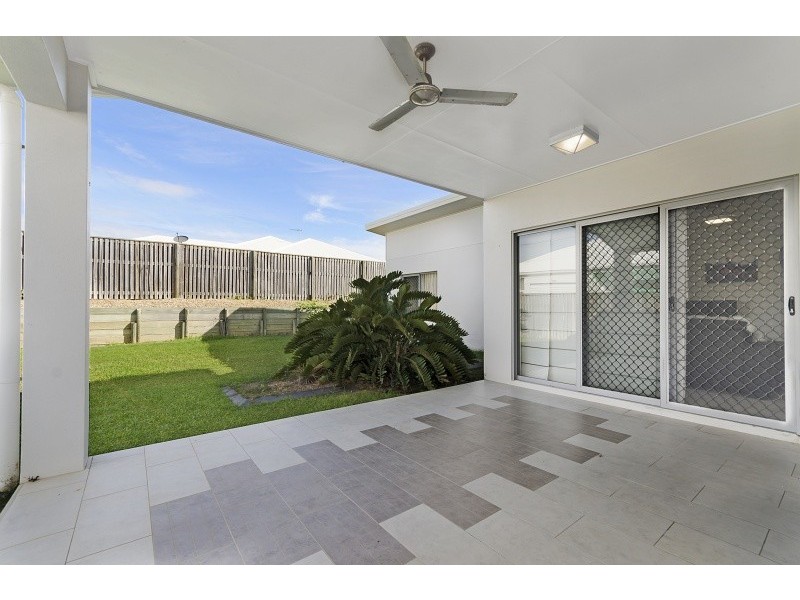 11 Hillock Crescent, Bushland Beach QLD 4818