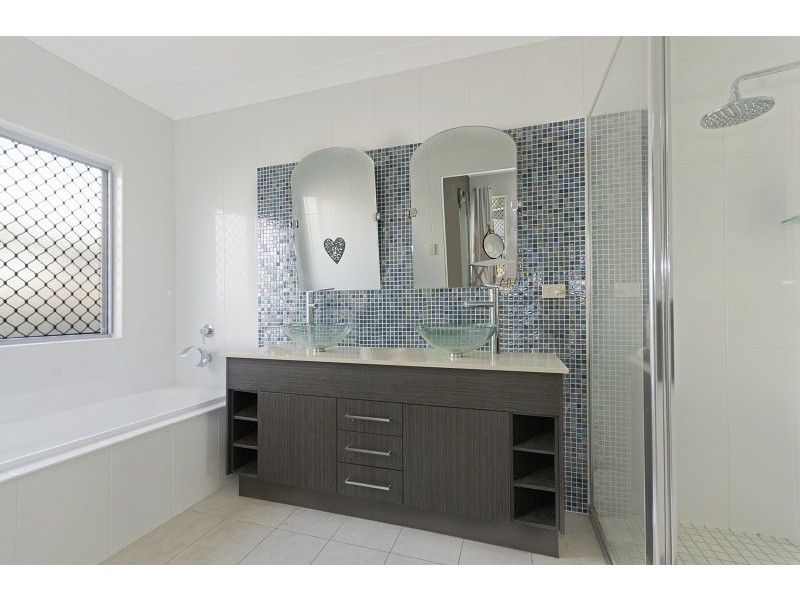 11 Hillock Crescent, Bushland Beach QLD 4818