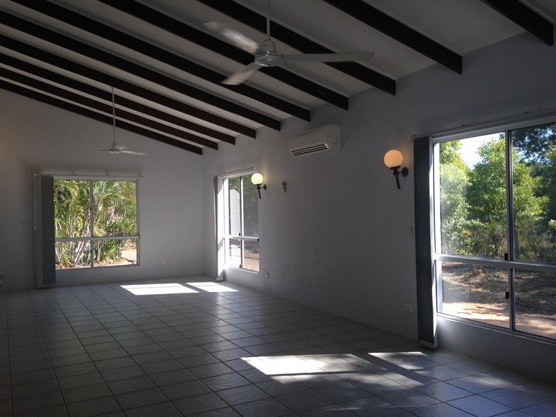 10 Duroy Street, Mount Low QLD 4818