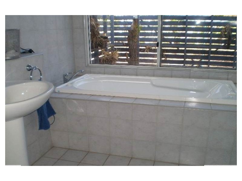 10 Duroy Street, Mount Low QLD 4818