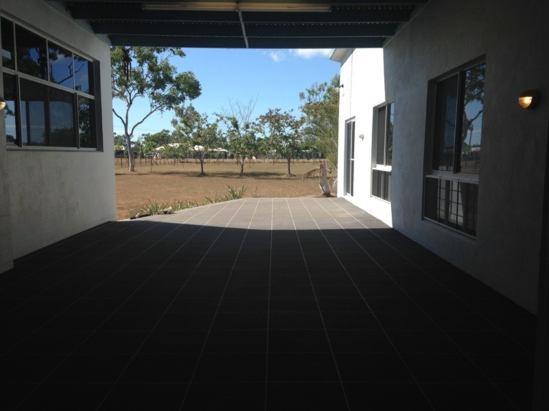 10 Duroy Street, Mount Low QLD 4818