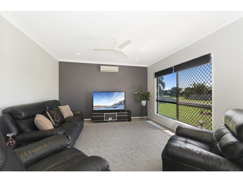 16 Seabrook Cct, Bushland Beach QLD 4818