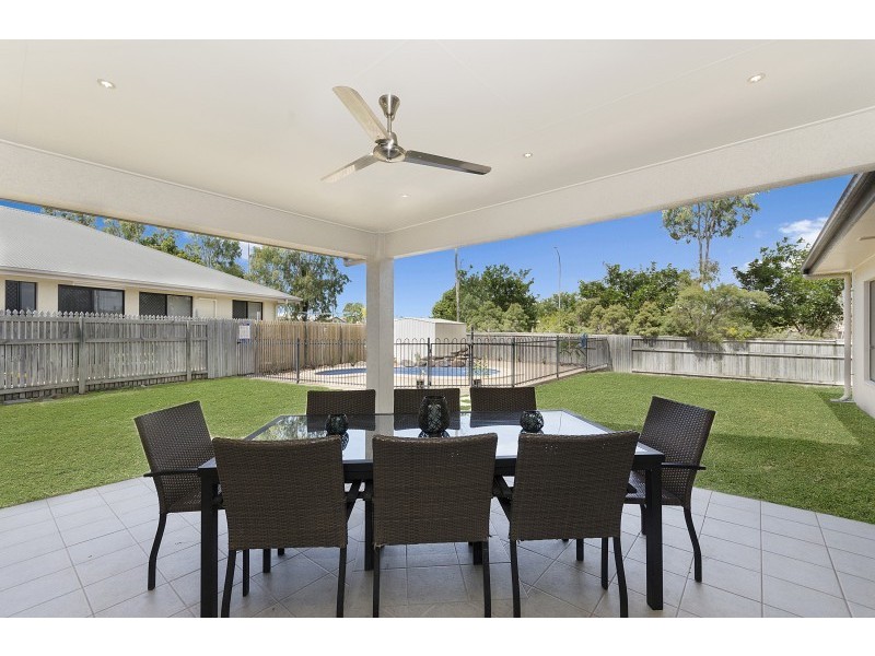 16 Seabrook Cct, Bushland Beach QLD 4818