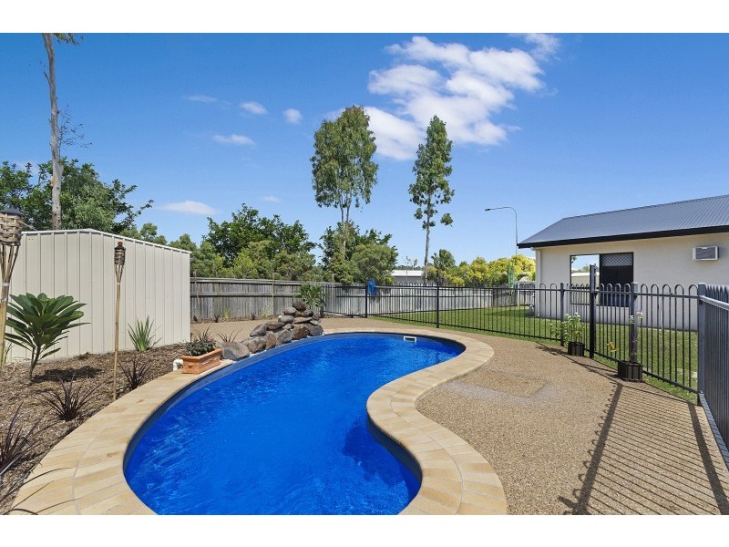 16 Seabrook Cct, Bushland Beach QLD 4818