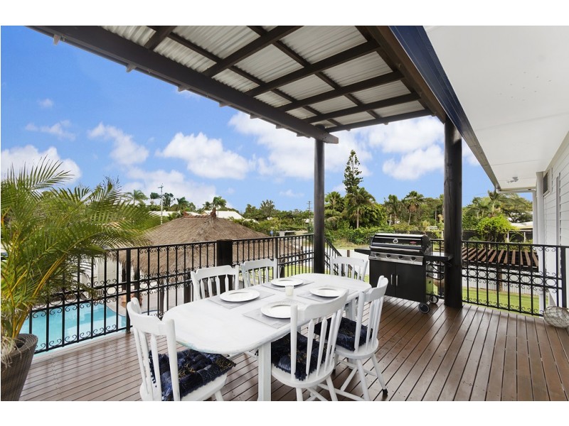 22 Reef Street, Saunders Beach QLD 4818