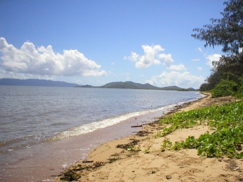 22 Cashell Crescent, Bushland Beach QLD 4818