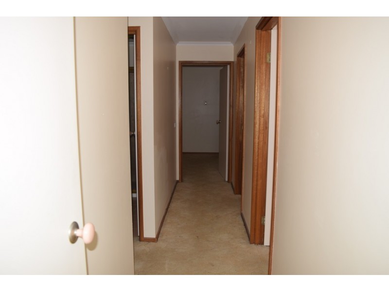 2/4 Centenary Drive, Trafalgar VIC 3824