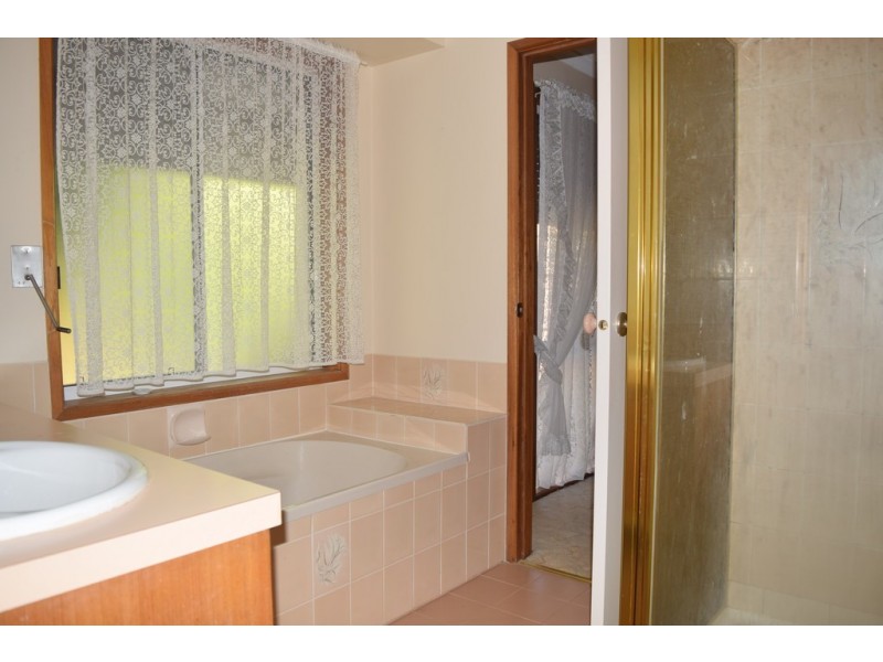 2/4 Centenary Drive, Trafalgar VIC 3824