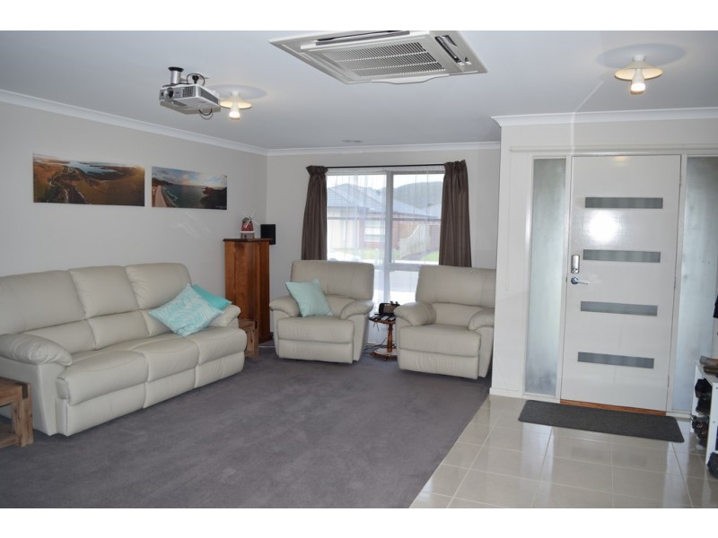 57 Davey Drive, Trafalgar VIC 3824
