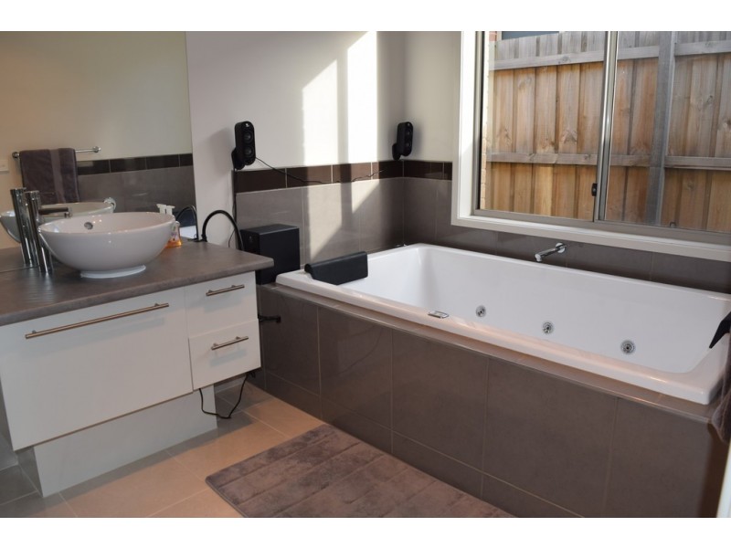 57 Davey Drive, Trafalgar VIC 3824