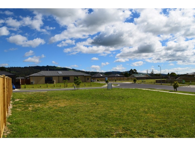 1 Cyprus Crescent, Yarragon VIC 3823