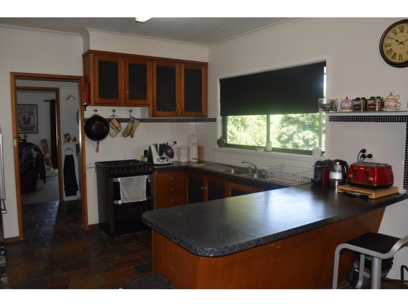 8 School Road, Willow Grove VIC 3825