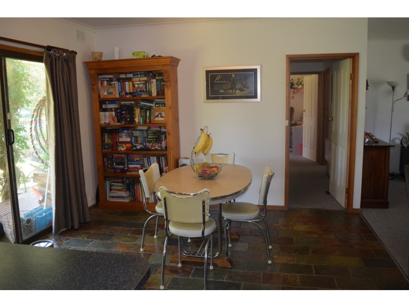 8 School Road, Willow Grove VIC 3825