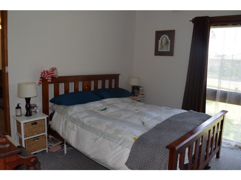 8 School Road, Willow Grove VIC 3825