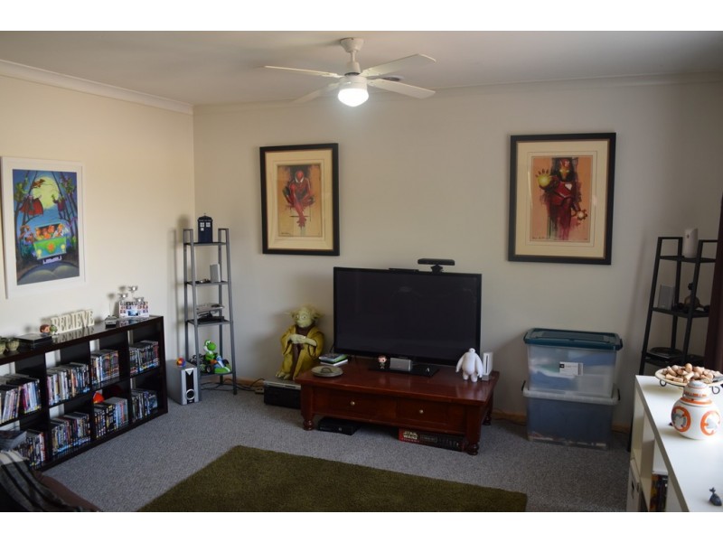 8 School Road, Willow Grove VIC 3825