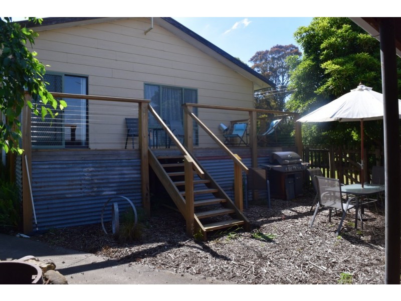 8 School Road, Willow Grove VIC 3825